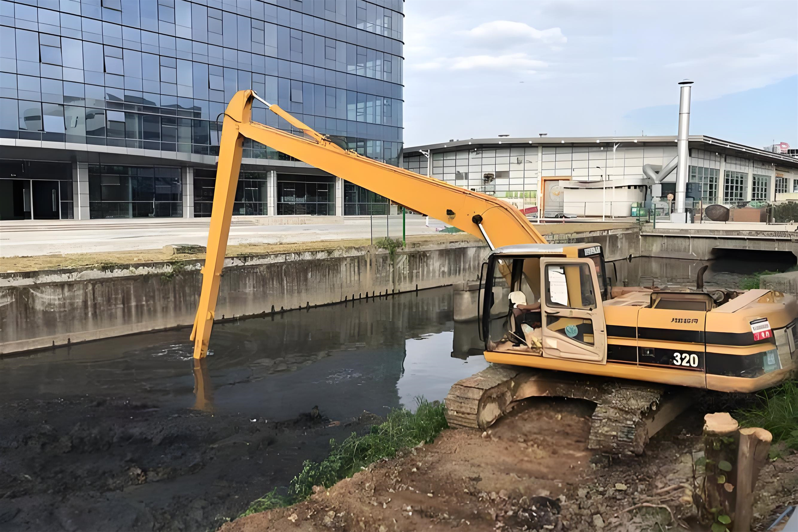北京豐臺區水上挖機清淤隊-沼澤地清淤后土壤如何處理?