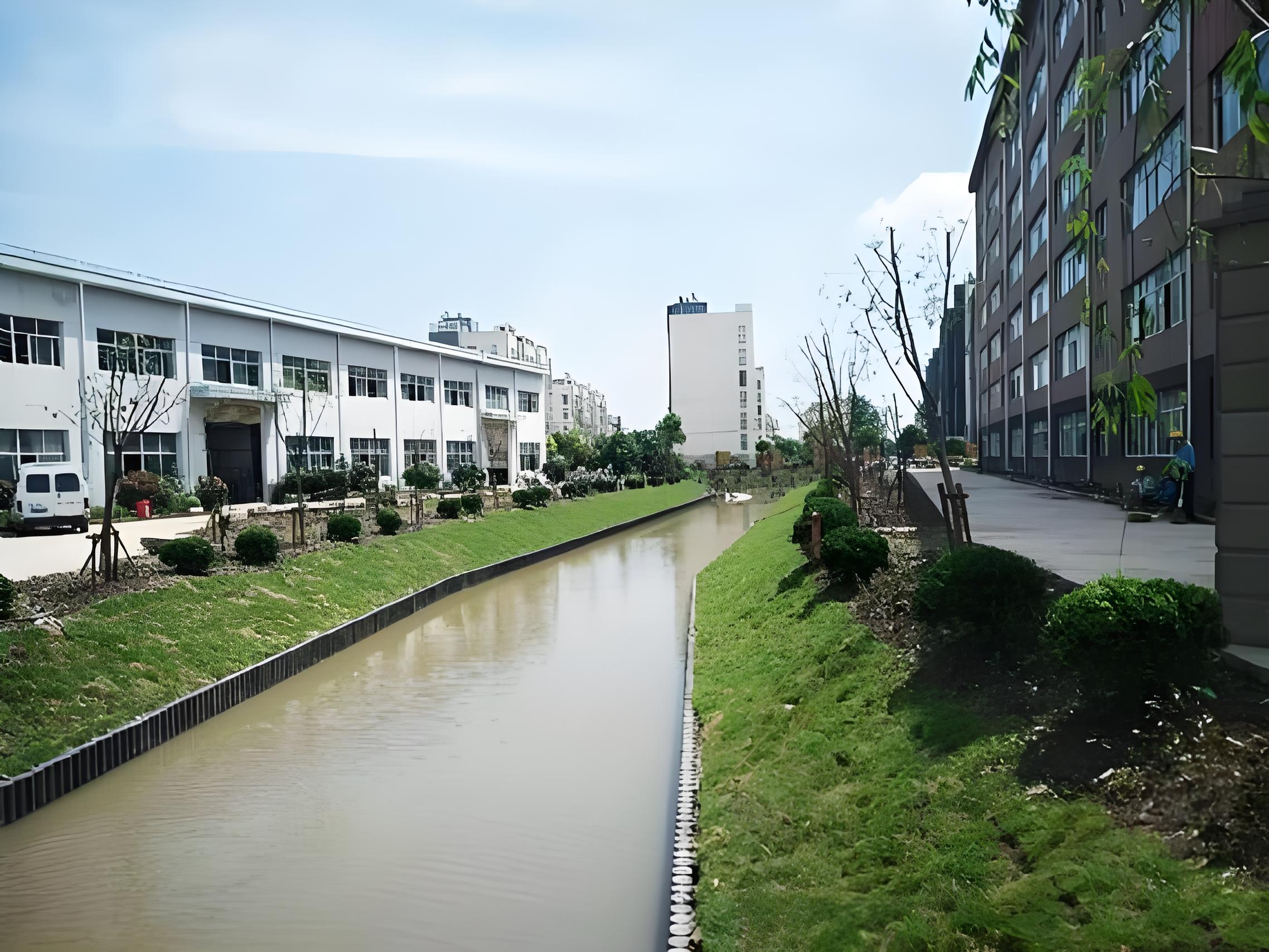 水泥仿木樁廠家泓樺錦嘉 - 河道仿木樁的規(guī)格怎么根據(jù)河道寬度選？